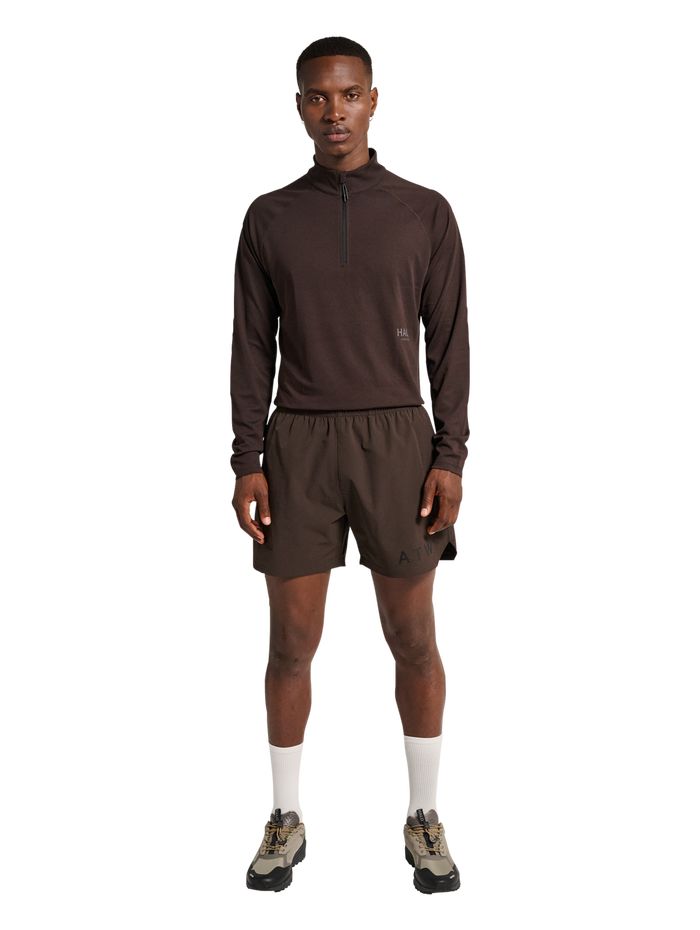 HALO SHORTS, CHOCOLATE TORTE, model