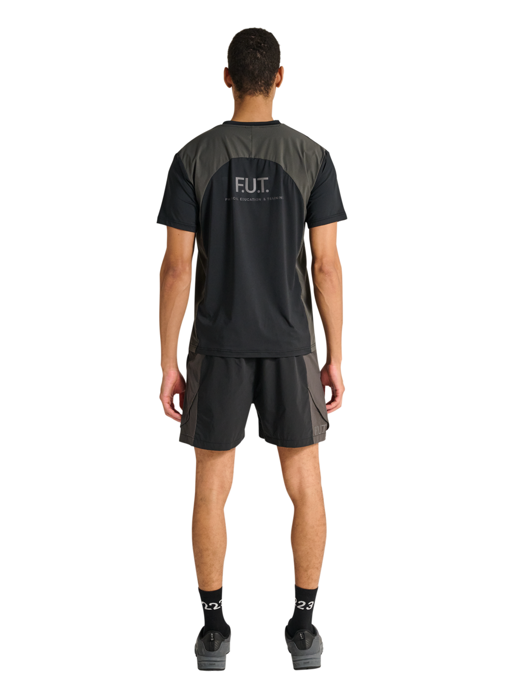 HALO DIVISION SHORTS, BLACK, model