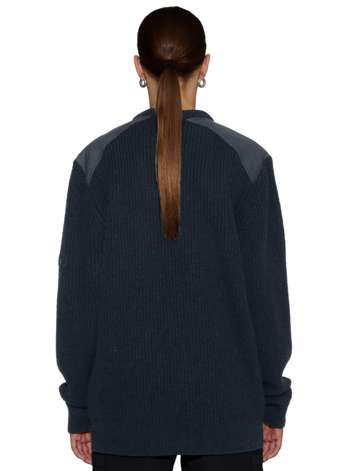 HALO WOOL CREW KNIT, BLACK, model
