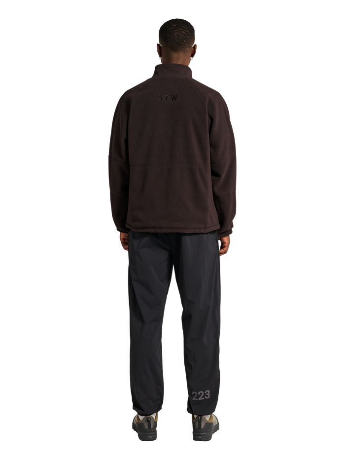 HALO WINDPROOF TEDDYFLEECE JACKET, CHOCOLATE TORTE, model