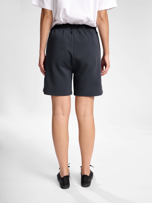 HALO COTTON SHORTS, EBONY, model