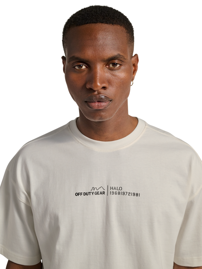 HALO GRAPHIC BOXY T-SHIRT, MARSHMALLOW, model