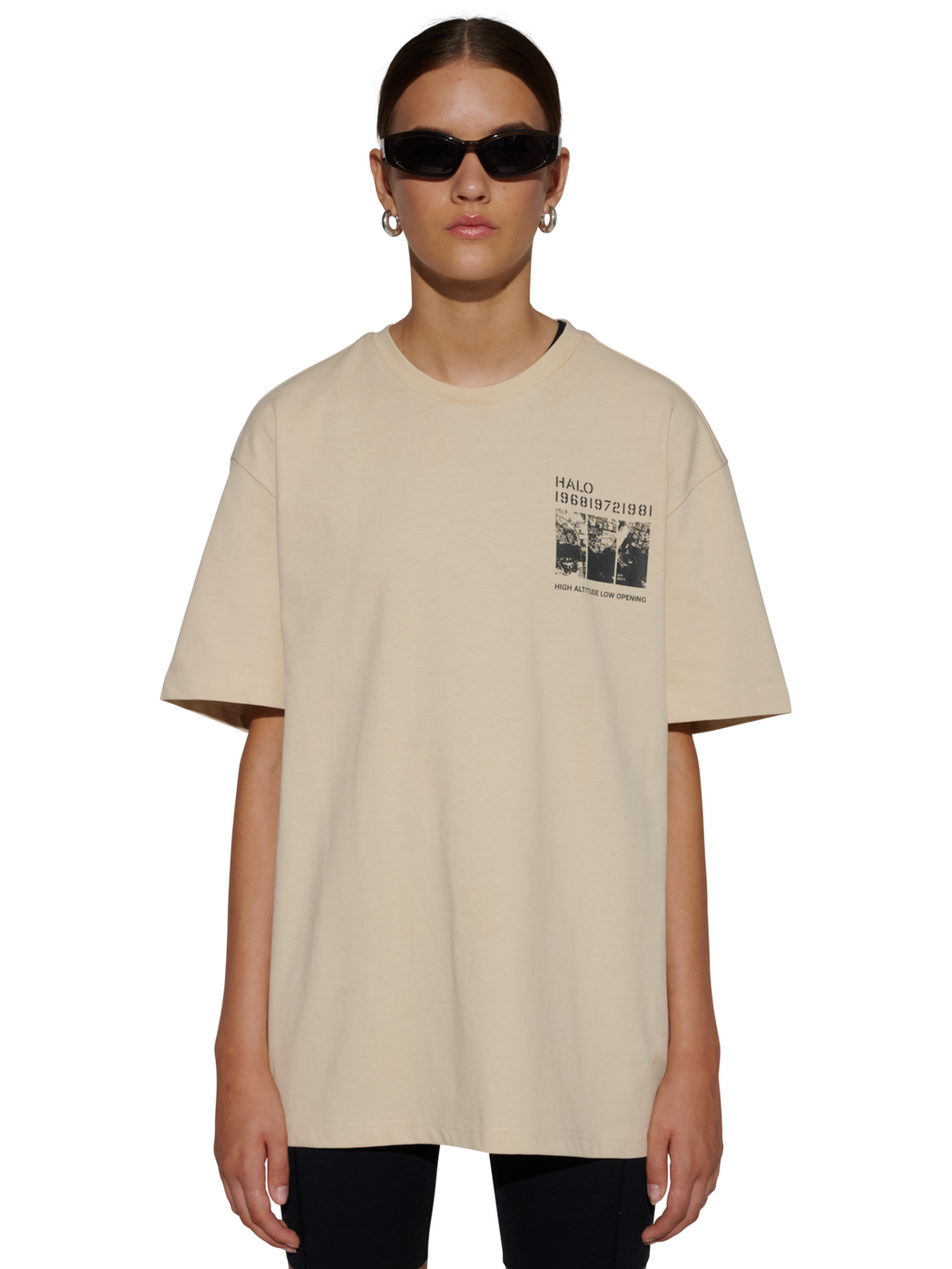 HALO MAP T-SHIRT, OYSTER GRAY, model