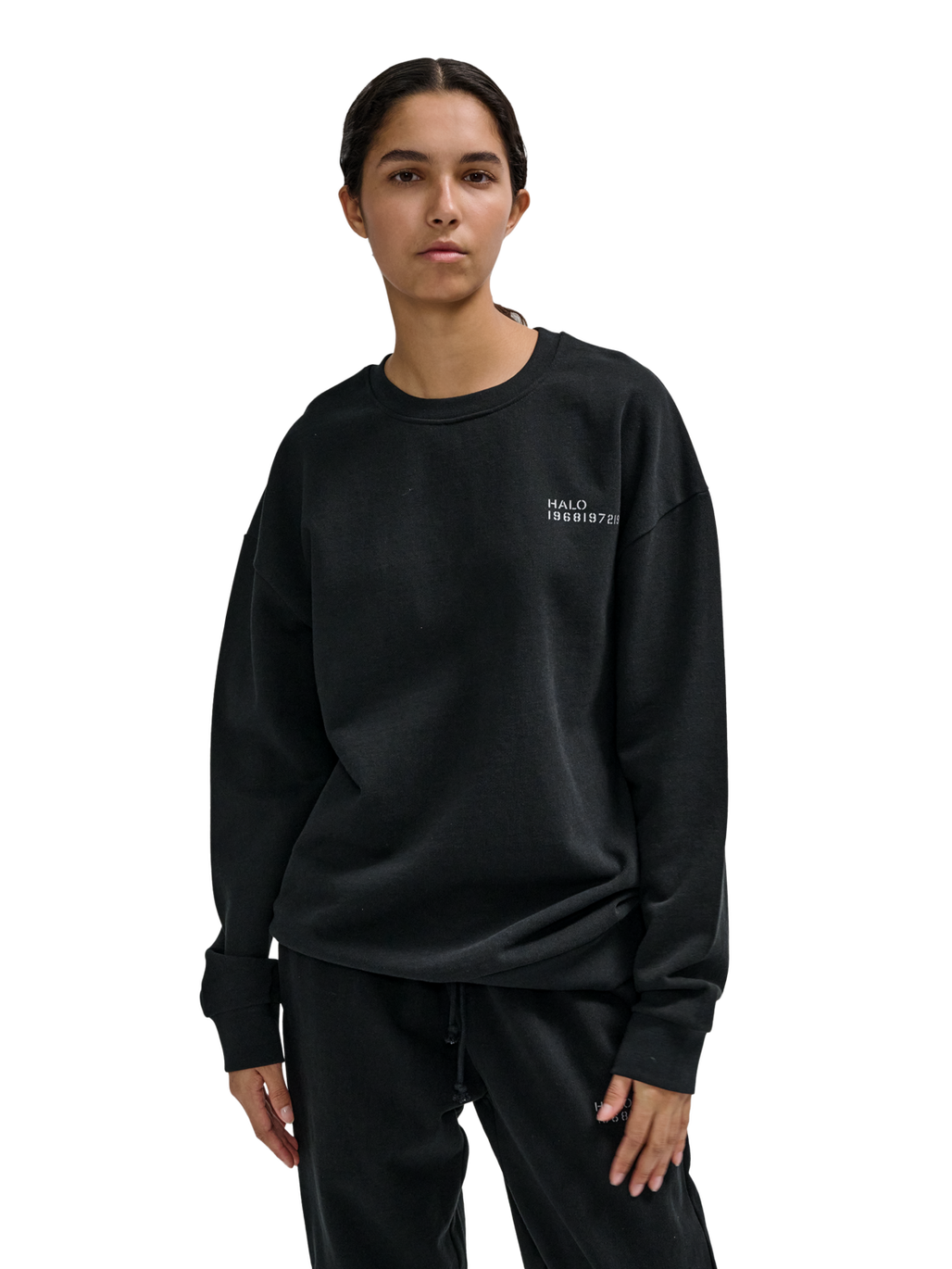 HALO ESSENTIAL CREW, BLACK, model