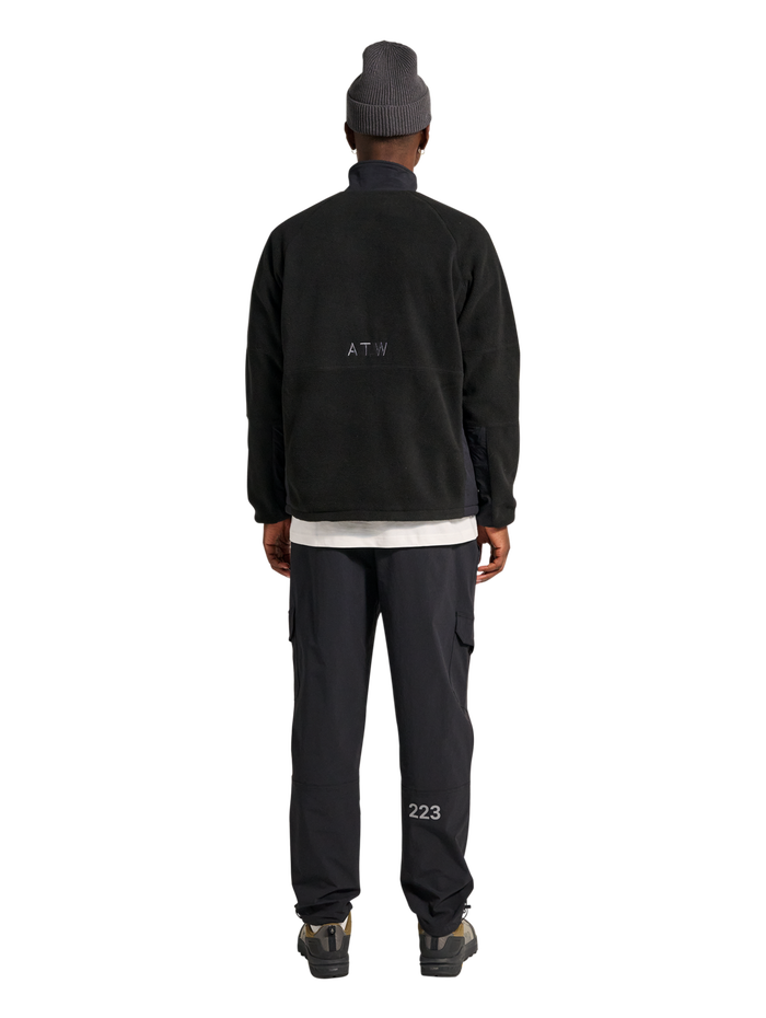 HALO TEDDYFLEECE PULLOVER, BLACK, model