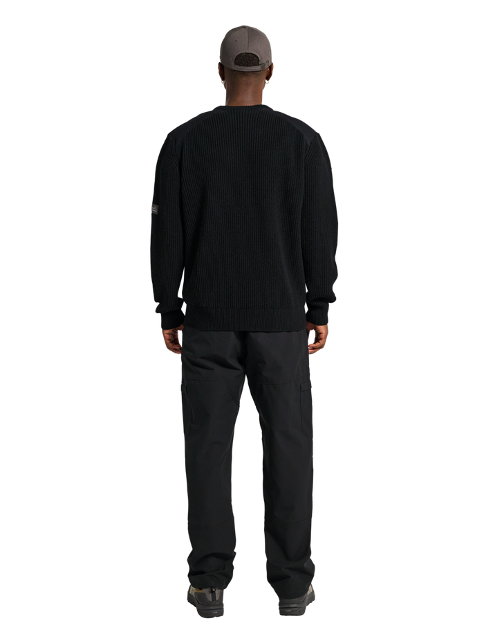 HALO WOOL CREW KNIT, BLACK/BLACK, model