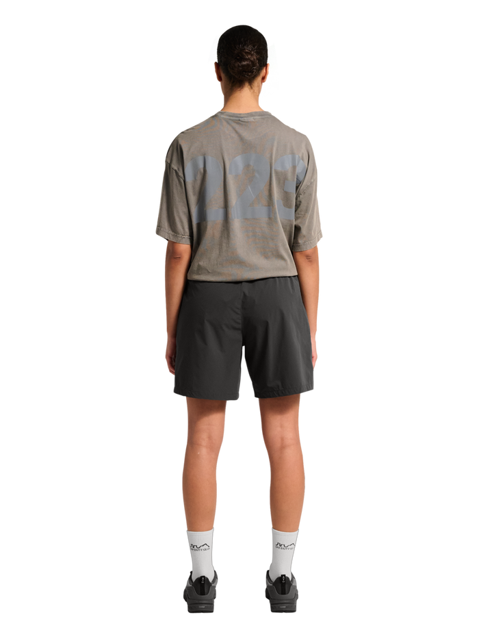 HALO DIVISION LOOSE SHORTS, RAVEN, model