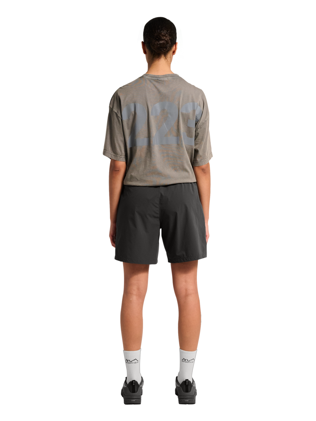 HALO DIVISION LOOSE SHORTS, RAVEN, model