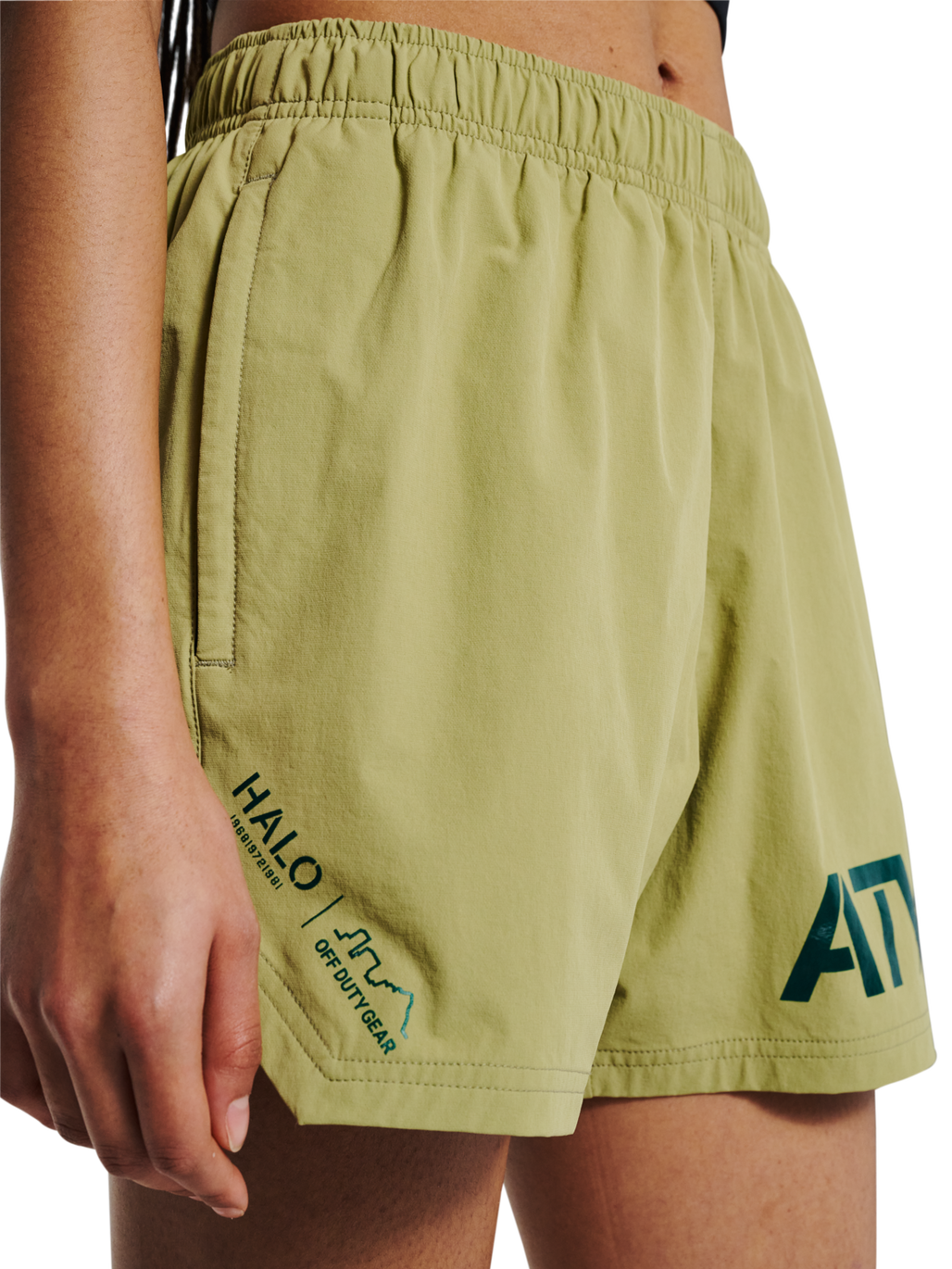 HALO SHORTS, CEDAR, model