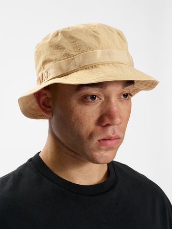 HALO RIBSTOP BUCKET HAT, SAFARI, model
