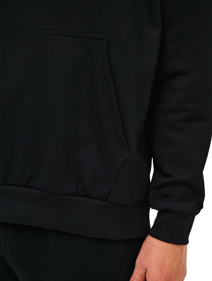 HALO ESSENTIAL HOODIE, BLACK, model