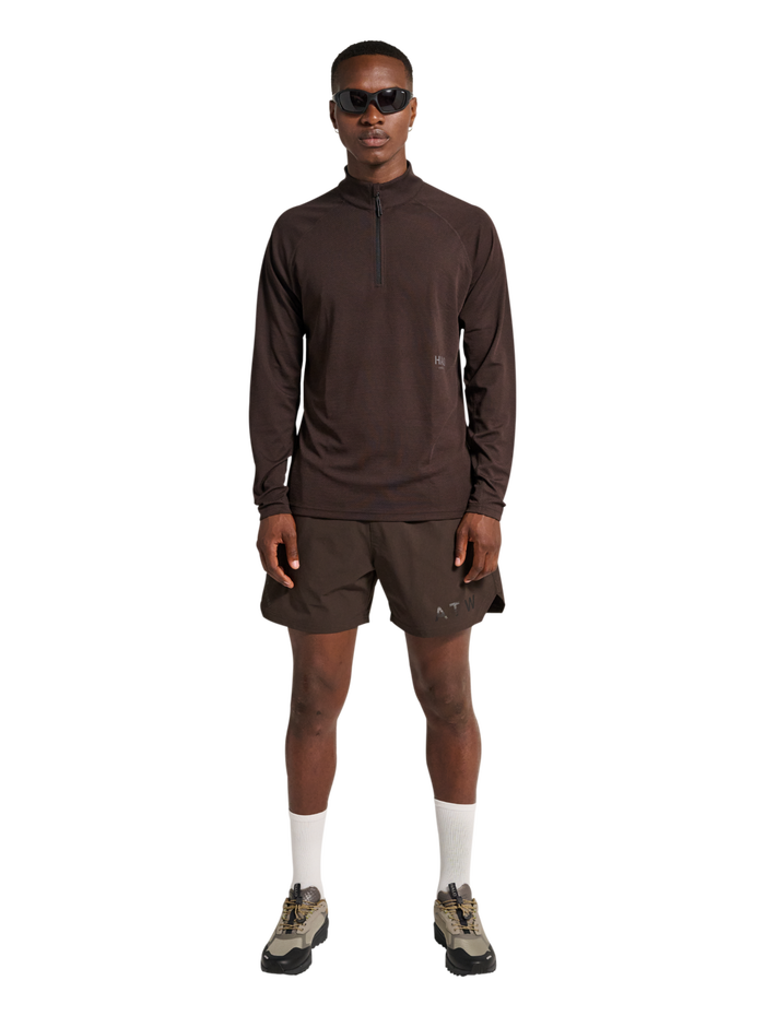 HALO SORONA HALF ZIP, CHOCOLATE TORTE, model