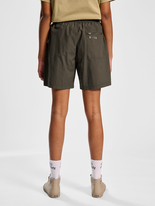 HALO COMBAT SHORTS, MAJOR BROWN, model