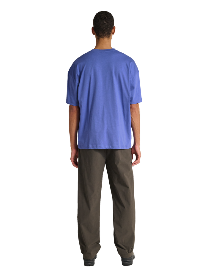 HALO UNIFORM BOXY T-SHIRT, BAJA BLUE, model