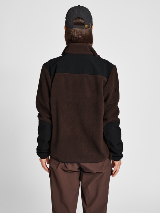 HALO BLOCKED ZIP FLEECE, JAVA, model