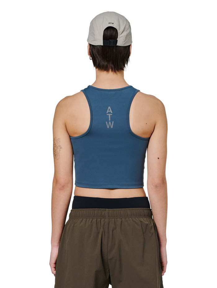HALO WOMEN TRAINING TOP, DARK SLATE, model