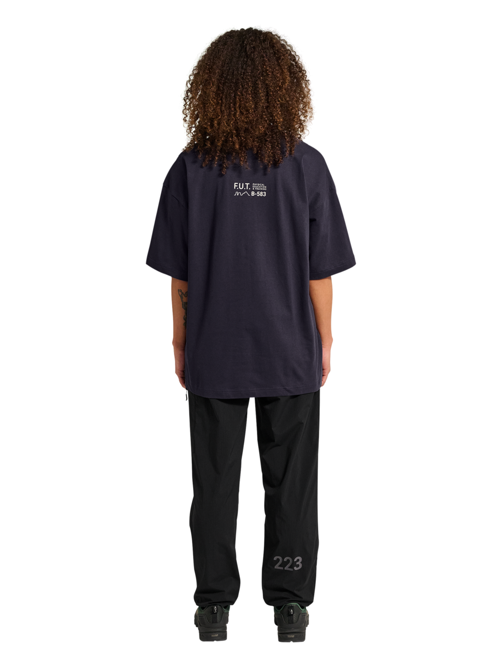 HALO GRAPHIC BOXY T-SHIRT, DEEP WELL, model