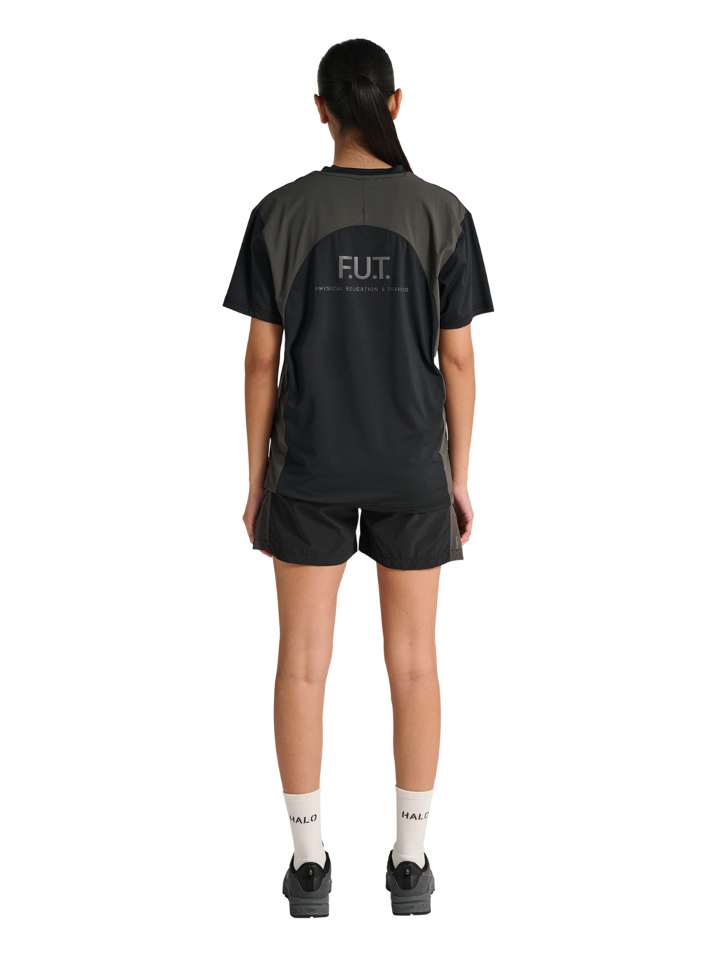 HALO DIVISION T-SHIRT, BLACK, model