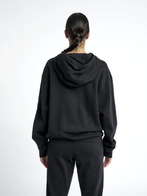 HALO COTTON HOODIE, BLACK, model