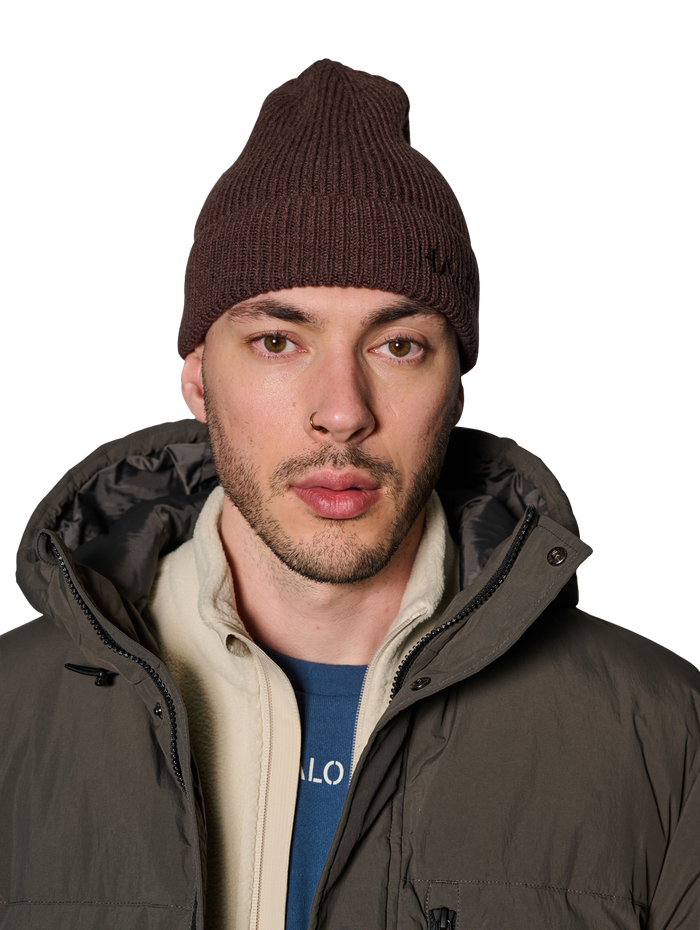 HALO WOOL MIX BEANIE, BRACKEN, model
