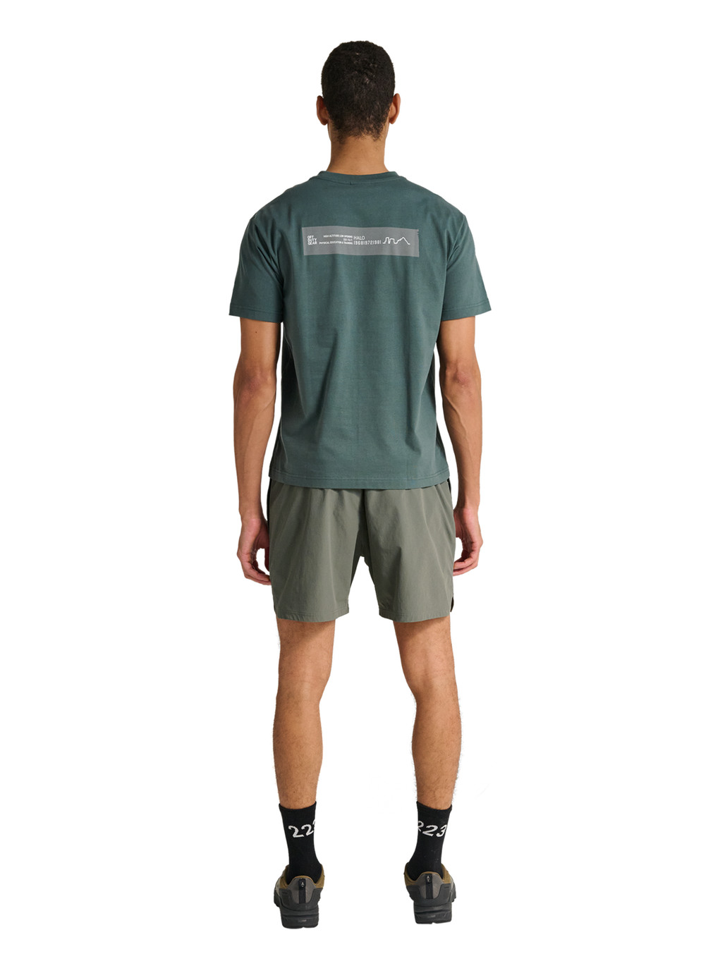 HALO SHORTS, GUNMETAL, model