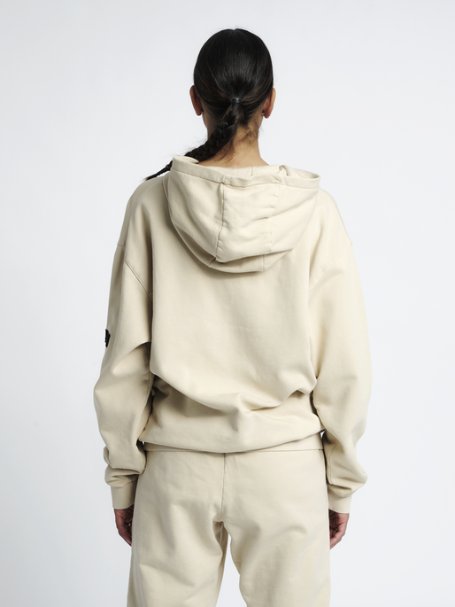 HALO COTTON HOODIE, PUMICE STONE, model