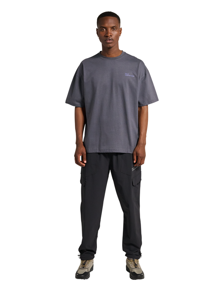 HALO GRAPHIC BOXY T-SHIRT, ASPHALT/NEON BLUE, model