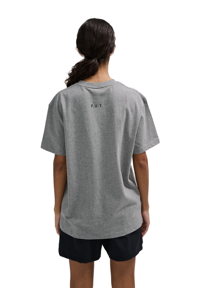 HALO ESSENTIAL T-SHIRT, GREY MELANGE, model