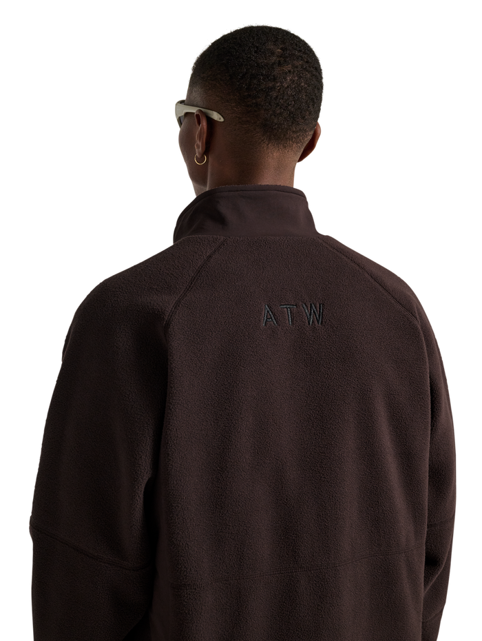HALO WINDPROOF TEDDYFLEECE JACKET, CHOCOLATE TORTE, model