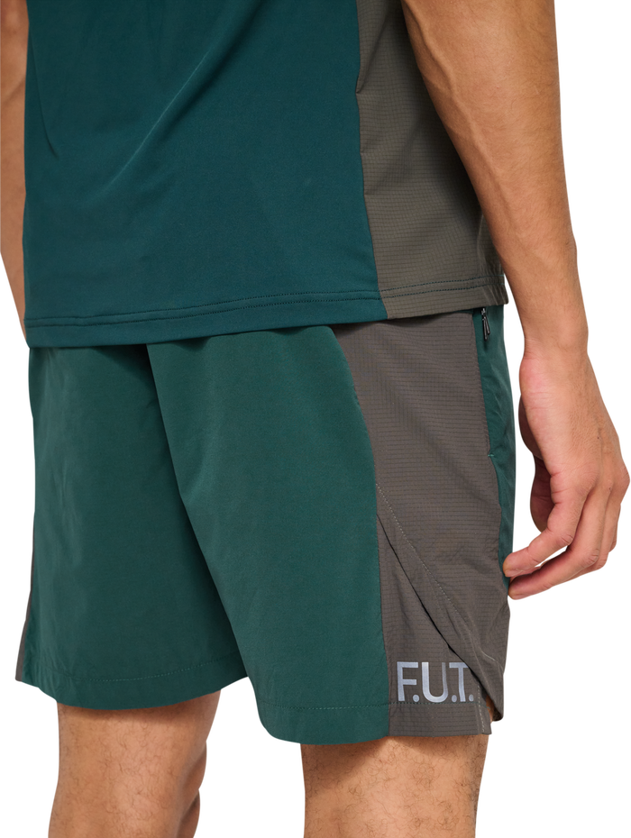 HALO DIVISION SHORTS, SEA MOSS, model