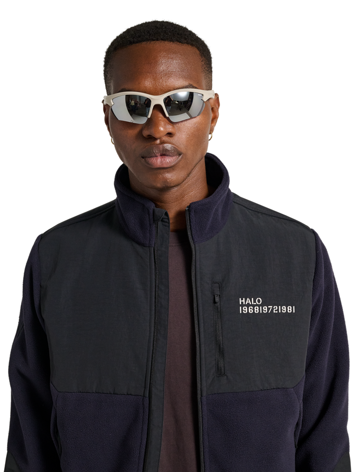 HALO BLOCKED ZIP FLEECE, DEEP WELL, model