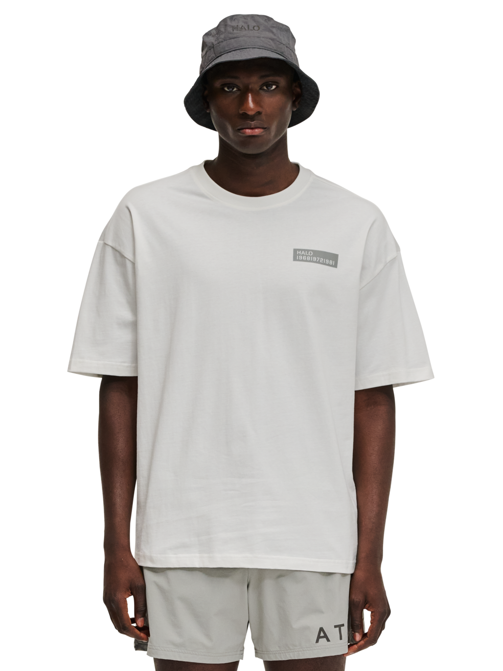 HALO GRAPHIC BOXY T-SHIRT, MARSHMALLOW/GRIFFIN/GRIFFIN, model