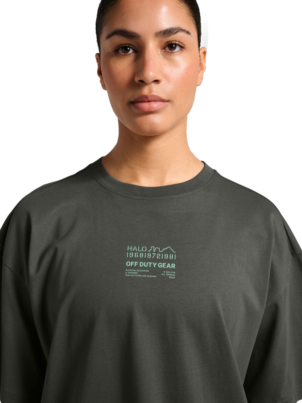 HALO GRAPHIC BOXY T-SHIRT, GUNMETAL/SPRING BOUQUET, model