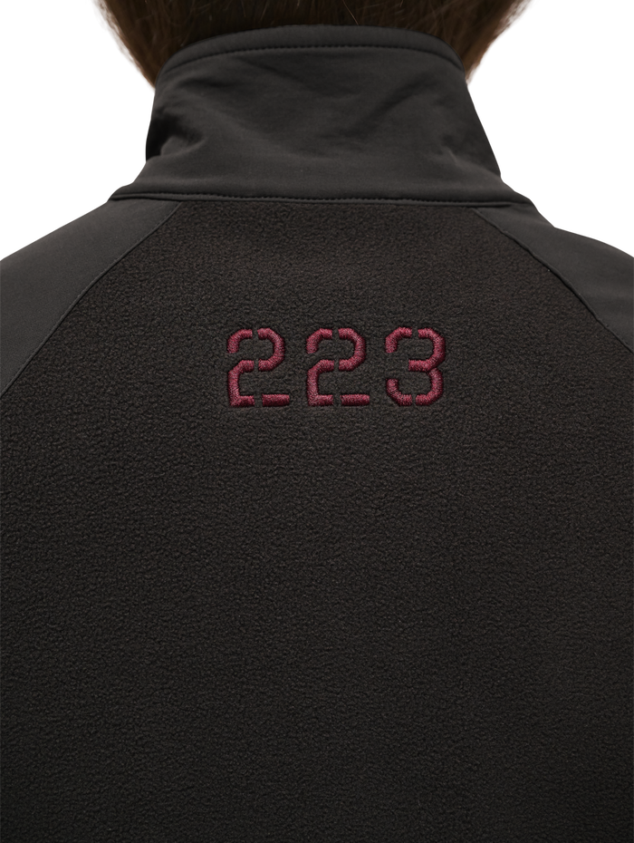 HALO DBU PANELED FLEECE JACKET, RAVEN, model