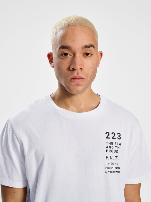 HALO LOGO T-SHIRT, WHITE, model