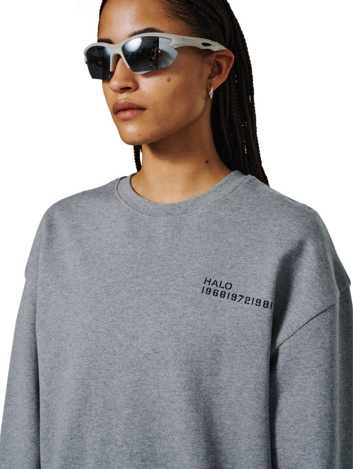 HALO ESSENTIAL CREW, GREY MELANGE, model