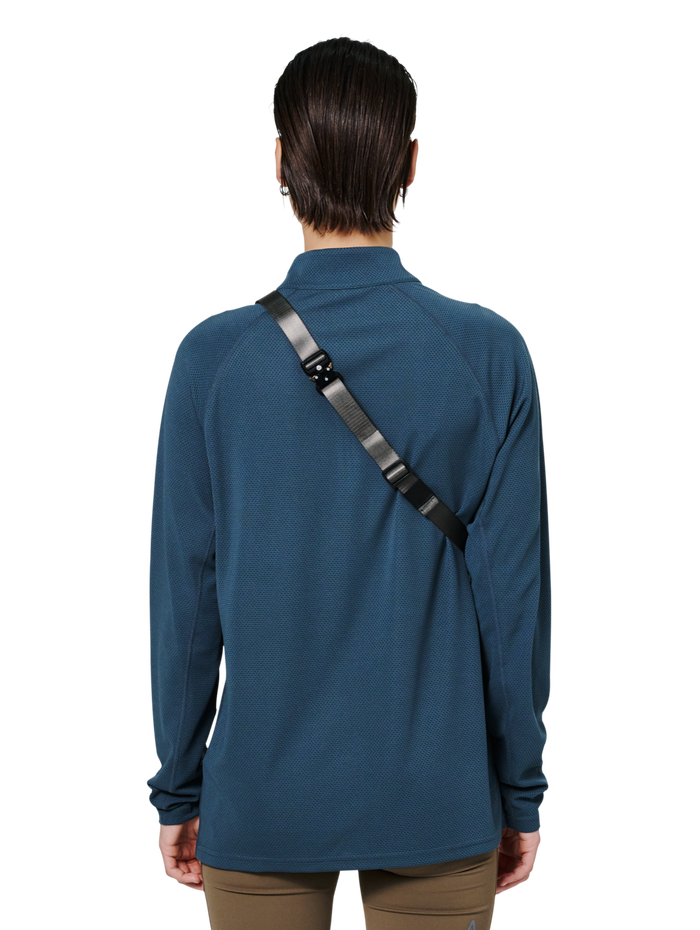 HALO CROSSBODY BAG, WARM OLIVE, model