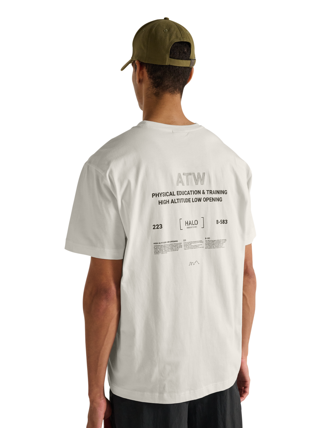 HALO GRAPHIC T-SHIRT, MARSHMALLOW/BLACK, model