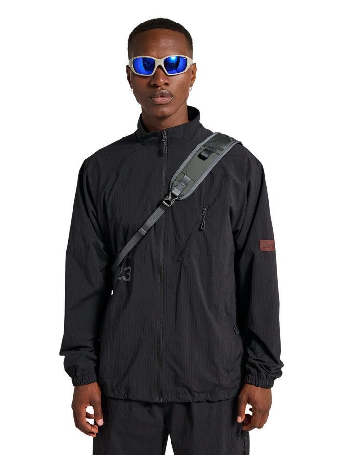 HALO UTILITY CROSSBODY BAG, ASPHALT, model