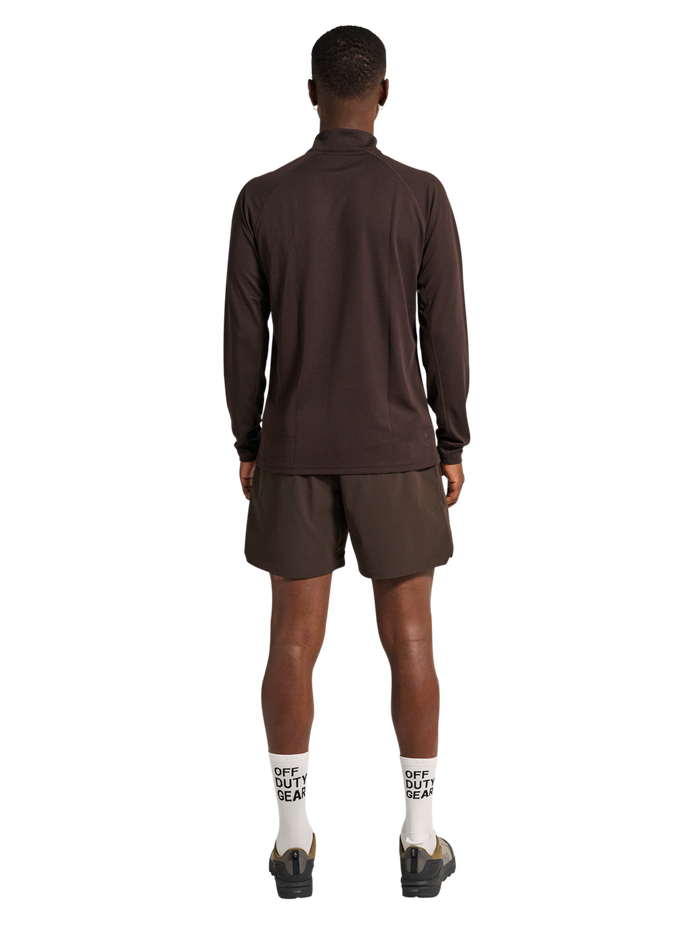 HALO SORONA HALF ZIP, CHOCOLATE TORTE, model