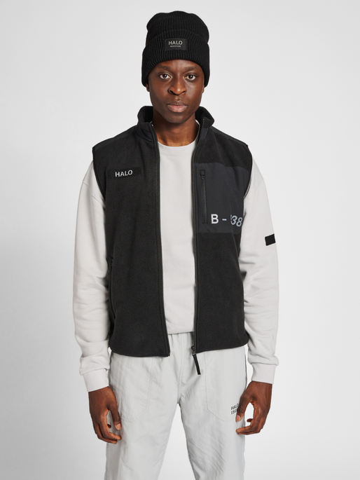 HALO TEDDY FLEECE VEST, BLACK, model