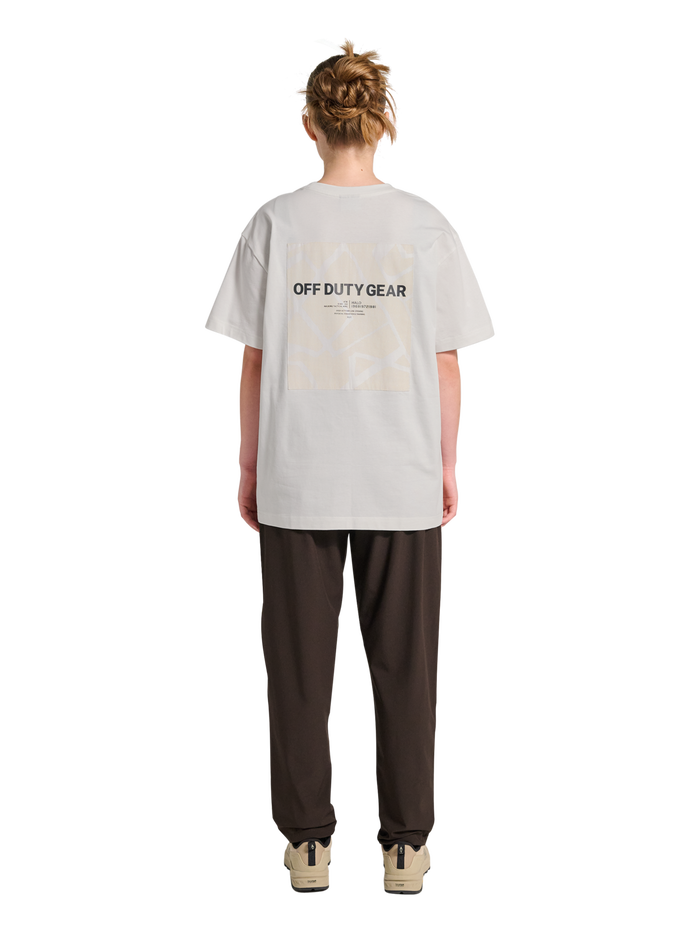 HALO PATCH GRAPHIC T-SHIRT, MARSHMALLOW, model