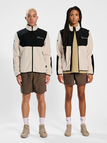 HALO BLOCKED ZIP FLEECE, OYSTER GRAY, model
