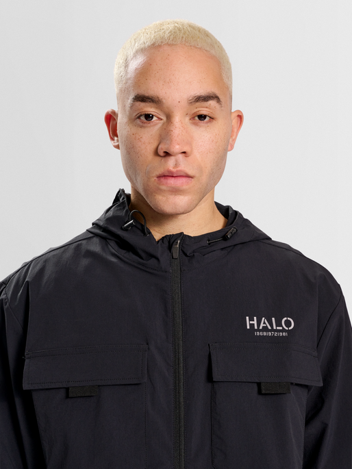 HALO TRAIL JACKET, BLACK, model