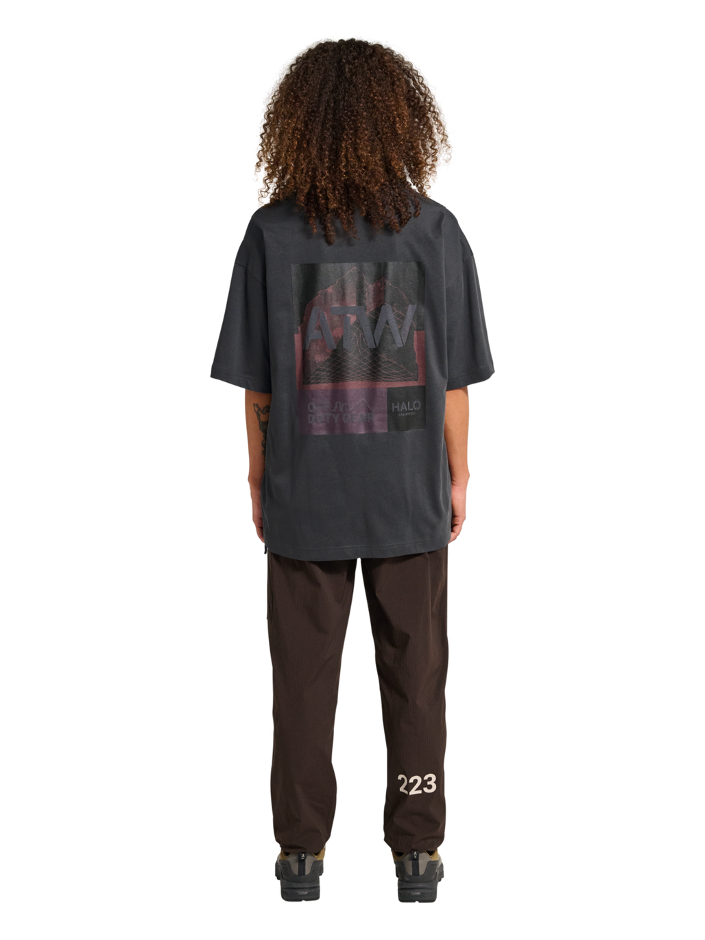 HALO GRAPHIC BOXY T-SHIRT, ASPHALT/ASPHALT, model
