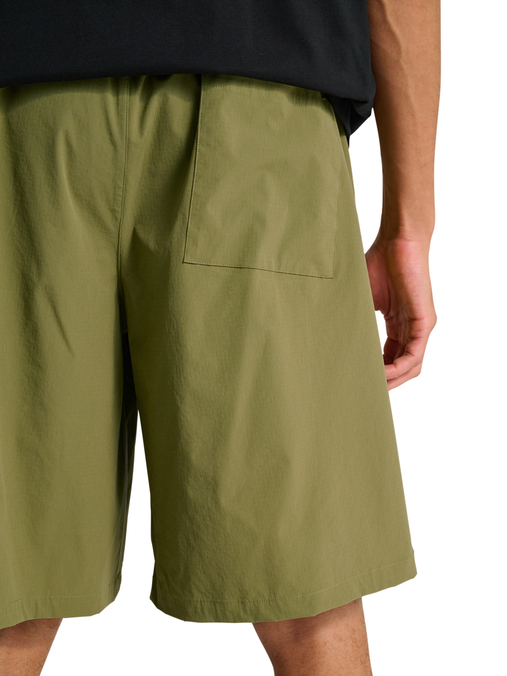 HALO MOVE SHORTS, OLIVE DRAB, model