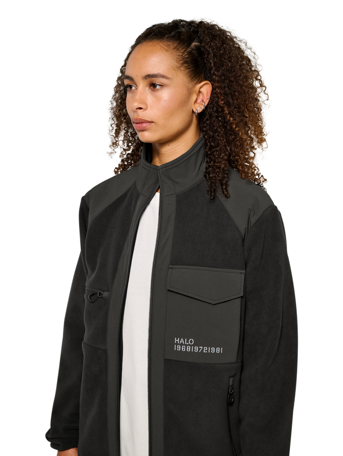 HALO PANELED FLEECE JACKET, RAVEN, model