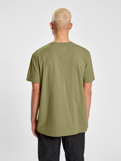 HALO COTTON T-SHIRT, GRAY GREEN, model