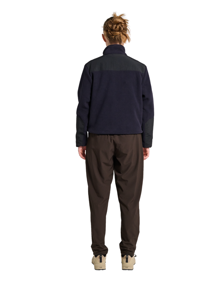 HALO BLOCKED ZIP FLEECE, DEEP WELL, model