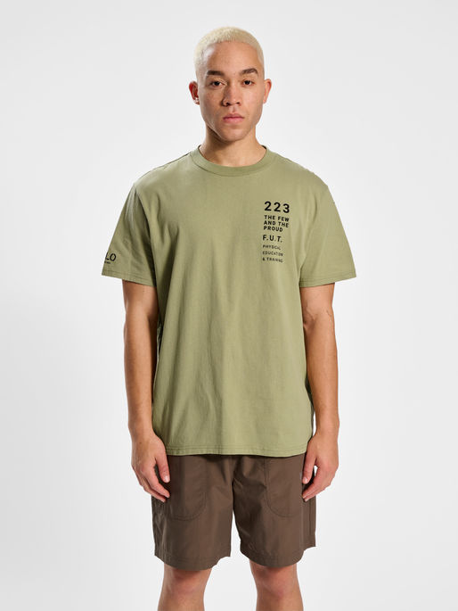 HALO LOGO T-SHIRT, GRAY GREEN, model